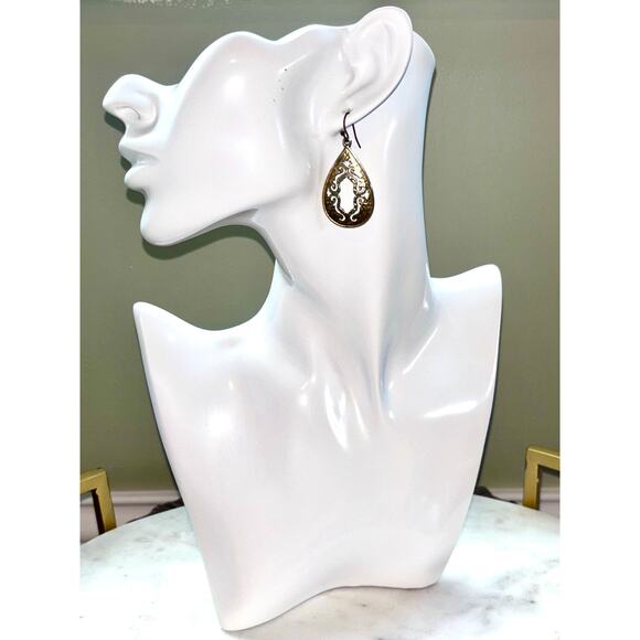 Vintage Gold-Plated Filigree Oval Dangle Drop Earrings - Picture 4 of 8